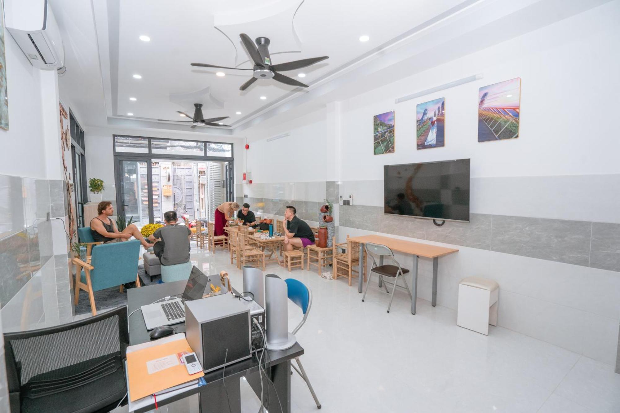 Aloha Saigon Premium Hostel By Local Travel Experts - Newly Opened, Less-Touristy Location, Spacious Rooms, Glass Shower Bathroom, Free Breakfast & Walking Tour Thành Pho Ho Chí Minh Esterno foto